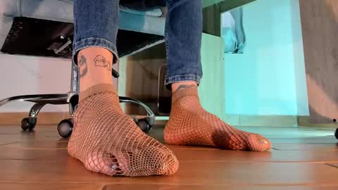 Snapshot of axellcollins chatting on February 16, 9:05 pm im your little femboy ALEX online show from February 16, 9:05 pm