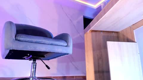 Snapshot of axellcollins chatting on February 19, 5:49 am im your little femboy ALEX online show from February 19, 5:49 am