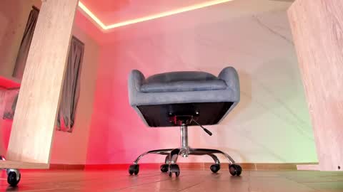 Snapshot of axellcollins chatting on February 23, 5:12 am im your little femboy ALEX online show from February 23, 5:12 am