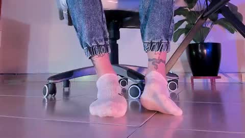 Snapshot of axellcollins chatting on September 19, 4:36 am im your little femboy ALEX online show from September 19, 4:36 am