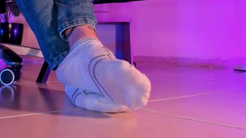 Snapshot of axellcollins chatting on September 20, 5:41 am im your little femboy ALEX online show from September 20, 5:41 am