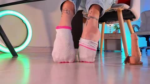 Snapshot of axellcollins chatting on November 21, 4:11 am im your little femboy ALEX online show from November 21, 4:11 am