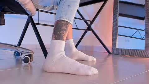 Snapshot of axellcollins chatting on November 28, 9:50 pm im your little femboy ALEX online show from November 28, 9:50 pm