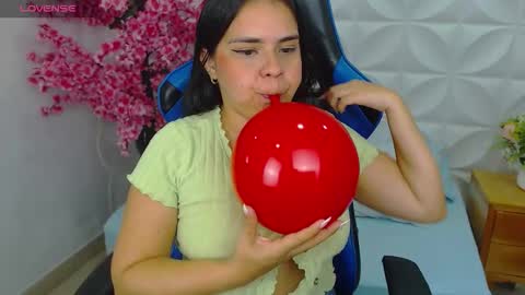 Snapshot of ayla13_ chatting on September 11, 7:14 pm Alyda Jaramillo online show from September 11, 7:14 pm