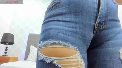 Snapshot of ayla13_ chatting on September 30, 7:08 pm Alyda Jaramillo online show from September 30, 7:08 pm