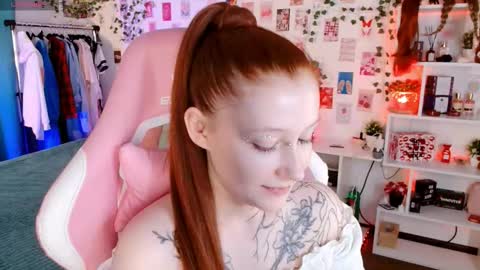 Snapshot of ayla_hill chatting on November 18, 6:56 pm Ayla hill online show from November 18, 6:56 pm