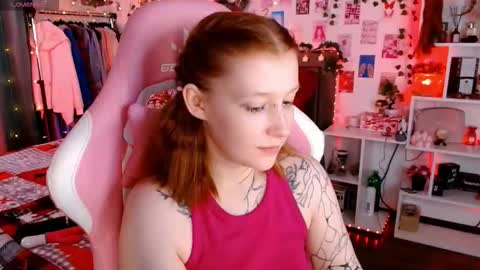 Snapshot of ayla_hill chatting on November 26, 7:26 pm Ayla hill online show from November 26, 7:26 pm