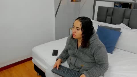 Snapshot of ayla_martinez chatting on January 6, 12:05 am Ayla online show from January 6, 12:05 am