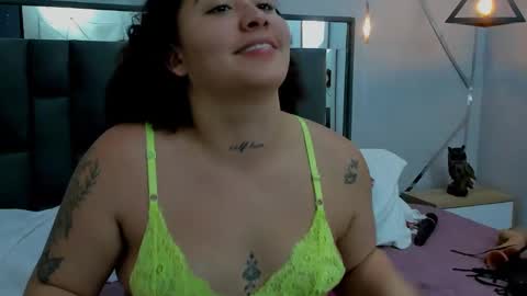 Snapshot of ayla_martinez chatting on January 20, 8:30 am Ayla online show from January 20, 8:30 am