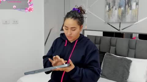Snapshot of ayla_martinez chatting on January 30, 8:43 am Ayla online show from January 30, 8:43 am