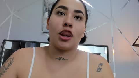 Snapshot of ayla_martinez chatting on February 2, 5:42 am Ayla online show from February 2, 5:42 am