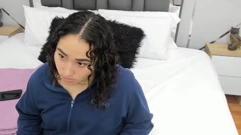 Snapshot of ayla_martinez chatting on February 3, 1:52 am Ayla online show from February 3, 1:52 am
