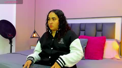 Snapshot of ayla_martinez chatting on September 22, 1:51 am Ayla online show from September 22, 1:51 am
