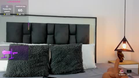 Snapshot of ayla_martinez chatting on October 15, 2:33 am Ayla online show from October 15, 2:33 am