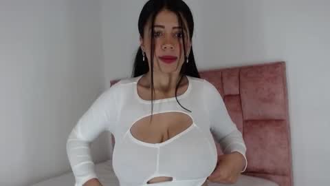 Snapshot of aylasophia_ chatting on December 7, 10:23 am Ayla Sophia online show from December 7, 10:23 am