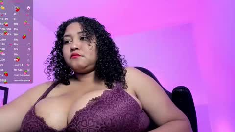 Snapshot of ayliinn_ chatting on October 16, 2:23 am Ayliinn online show from October 16, 2:23 am