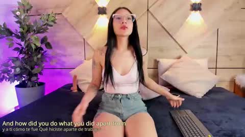 Snapshot of aylin_rousse chatting on October 6, 7:33 pm ayllin online show from October 6, 7:33 pm