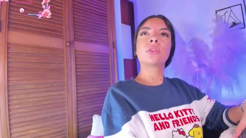 Snapshot of aylinnzambrano_ chatting on September 30, 9:25 am Aylin online show from September 30, 9:25 am