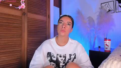 Snapshot of aylinnzambrano_ chatting on October 1, 11:05 am Aylin online show from October 1, 11:05 am