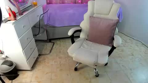 Snapshot of aynara_kiss chatting on September 17, 4:47 am aynara_kiss online show from September 17, 4:47 am