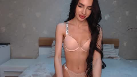 ViktoranMary online show from December 1, 5:13 pm