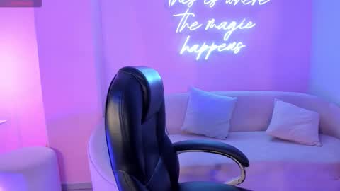 Snapshot of ayshelbrown chatting on October 23, 4:34 am Ayshel online show from October 23, 4:34 am