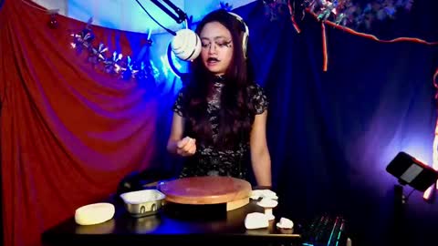 Snapshot of azazelgains chatting on December 7, 9:39 am Azazel online show from December 7, 9:39 am