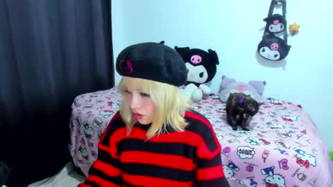 Snapshot of azu_moure chatting on October 25, 2:52 am Azu Moure online show from October 25, 2:52 am