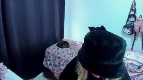 Azu Moure online show from January 5, 7:17 pm