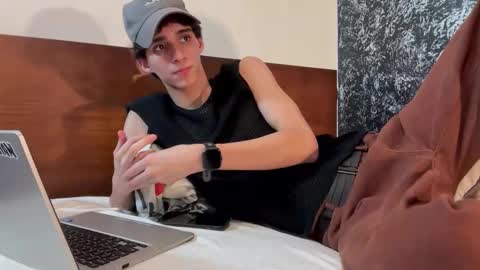 Snapshot of azulyfucsia chatting on November 27, 6:26 am nice boy online show from November 27, 6:26 am