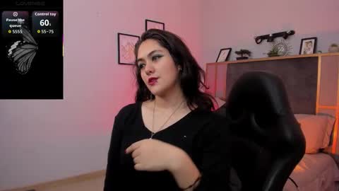 Snapshot of azurra_amatto2 chatting on November 3, 8:32 pm Azurra online show from November 3, 8:32 pm