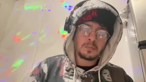 Snapshot of b1gd1k290013 chatting on December 17, 2:17 am b1gd1k290013 online show from December 17, 2:17 am