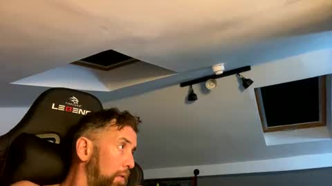 Snapshot of b4dafall44 chatting on January 17, 4:06 am b4dafall44 online show from January 17, 4:06 am