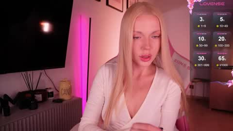 Snapshot of baaby_bon chatting on November 9, 2:26 pm Bonnie online show from November 9, 2:26 pm