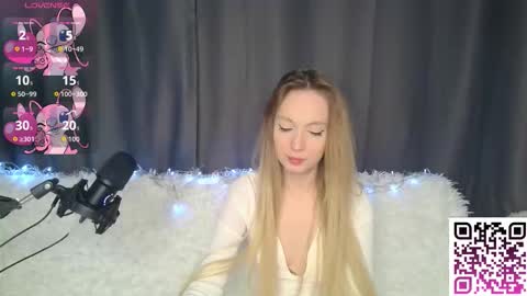 Snapshot of babbbyfoxx chatting on September 14, 8:08 pm Foxy online show from September 14, 8:08 pm