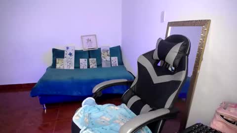 Snapshot of babenik_777 chatting on December 17, 3:12 am babenik_777 online show from December 17, 3:12 am