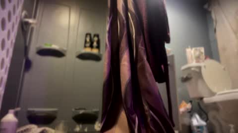 Snapshot of baby_buddha chatting on December 6, 6:04 am baby buddha online show from December 6, 6:04 am