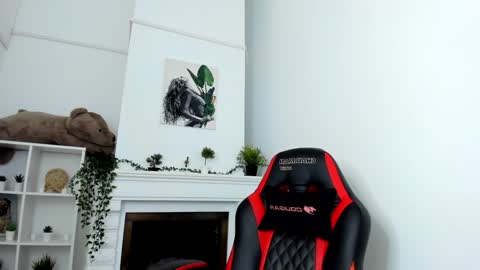 Evalena maybe just Eva online show from January 24, 11:04 am