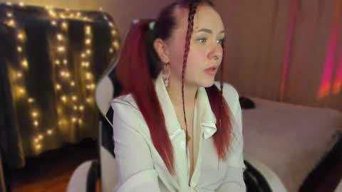 Heyy Im Kikuuu  Im so energetic  Catch my vibe online show from December 14, 8:40 pm