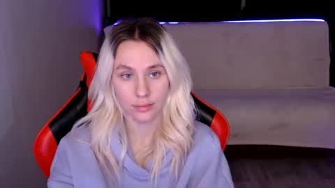 baby_kitte online show from December 12, 3:43 am