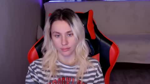 baby_kitte online show from December 12, 7:41 am