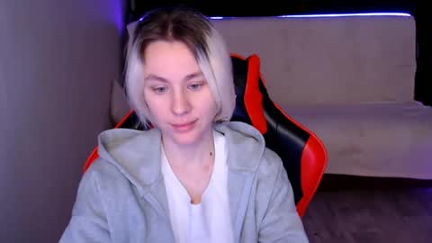 baby_kitte online show from December 12, 11:58 pm