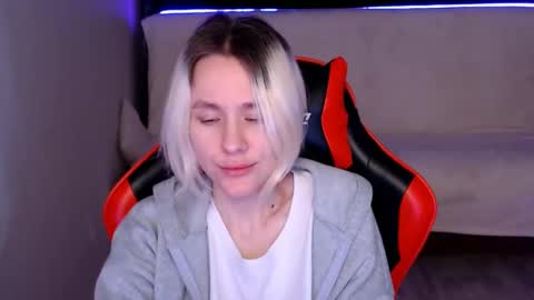 baby_kitte online show from December 13, 6:31 am