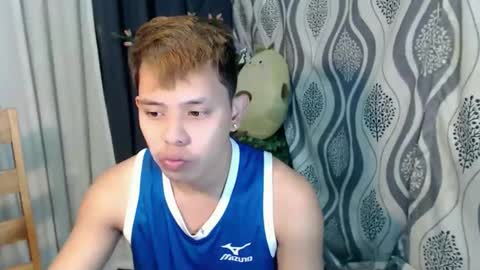 Snapshot of baby_maxxx chatting on February 25, 3:27 am Max online show from February 25, 3:27 am