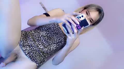 Snapshot of baby_monica18 chatting on December 13, 9:35 am Goddess Monica online show from December 13, 9:35 am