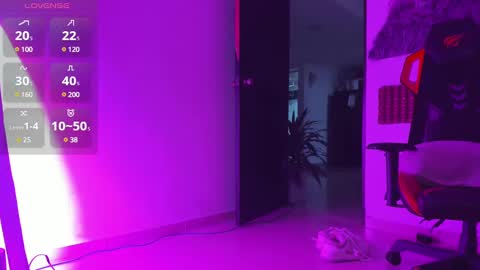 Snapshot of baby_smith chatting on March 7, 11:18 am FOLLOW ME online show from March 7, 11:18 am