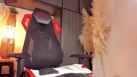 Snapshot of baby_smith chatting on November 11, 4:23 am FOLLOW ME online show from November 11, 4:23 am