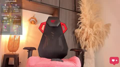 Snapshot of baby_smith chatting on November 23, 4:34 am FOLLOW ME online show from November 23, 4:34 am