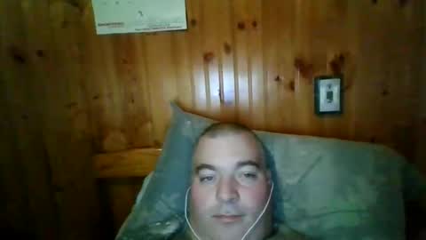 Snapshot of babybaby83 chatting on December 4, 3:04 am Darren online show from December 4, 3:04 am