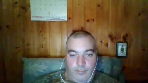 Snapshot of babybaby83 chatting on December 6, 1:51 am Darren online show from December 6, 1:51 am